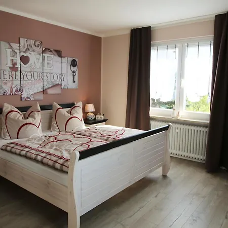 Semesterbostad Sweethome - Mit Garten *