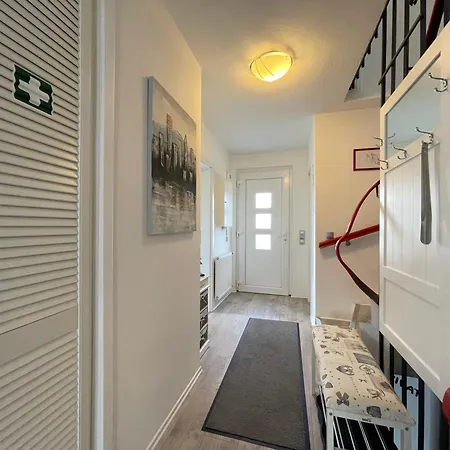 Semesterbostad Sweethome - Mit Garten